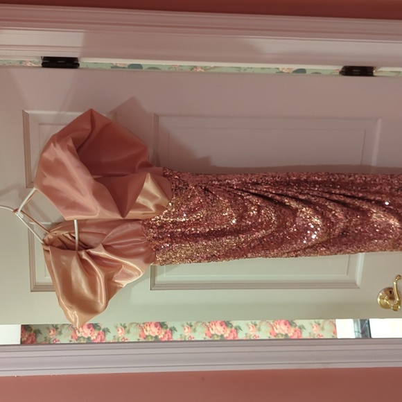 ASOS DESIGN puff sleeve satin sequin maxi dress in rose gold - Picture 3 of 3